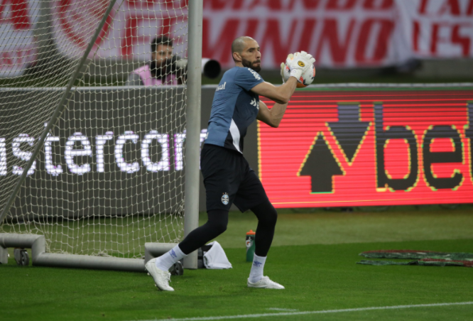 Vasco tenta, mas esbarra em valores e Vanderlei, pelo salário, ainda prefere permanecer no Grêmio Vanderlei
