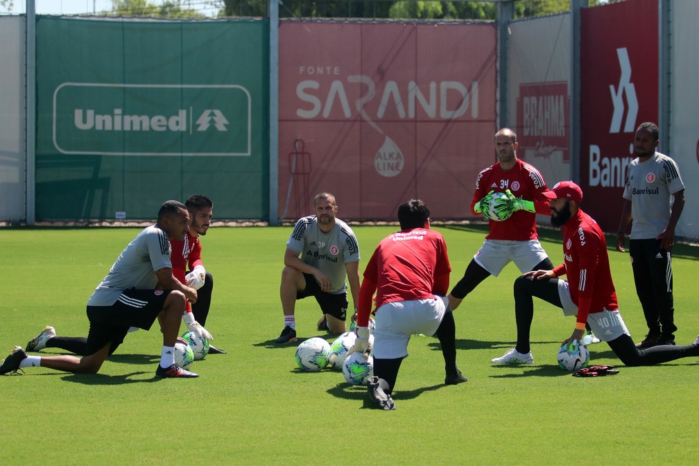 Ramírez promove testes, observa jogo com os pés e ainda não tem o goleiro titular definido para a temporada Inter