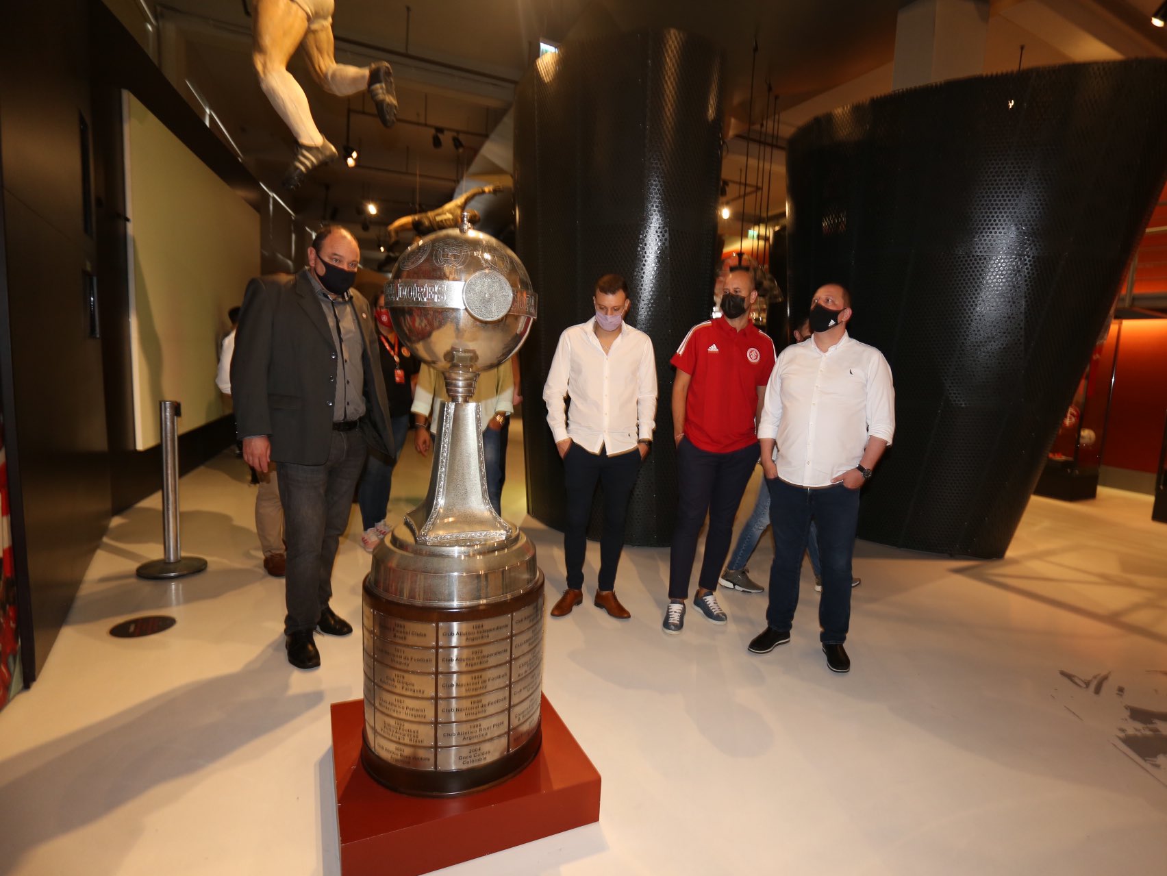 Barcellos ressalta caráter acolhedor do Inter por abraçar novo técnico estrangeiro: "Somos o clube do povo" Barcellos