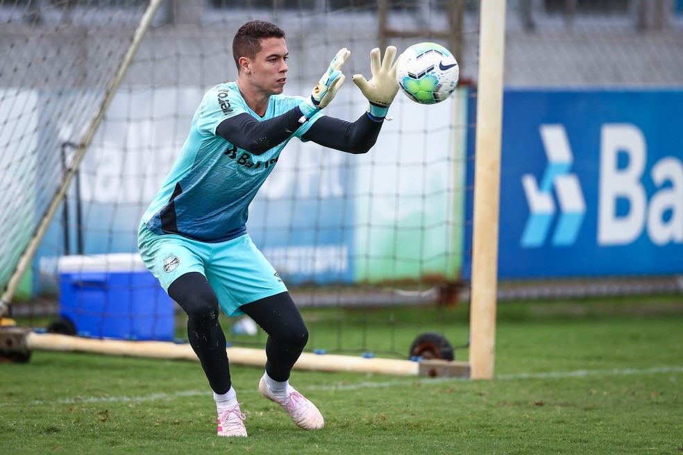Titular nos próximos dois jogos, Brenno agradece Renato e mira exemplo do "ídolo" Marcelo Grohe Brenno