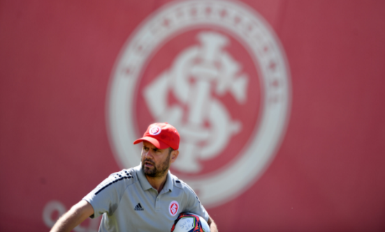 Dirigente diz que Inter pode ter novo capitão na temporada e que Ramírez quer trabalhar com elenco pequeno Ramírez