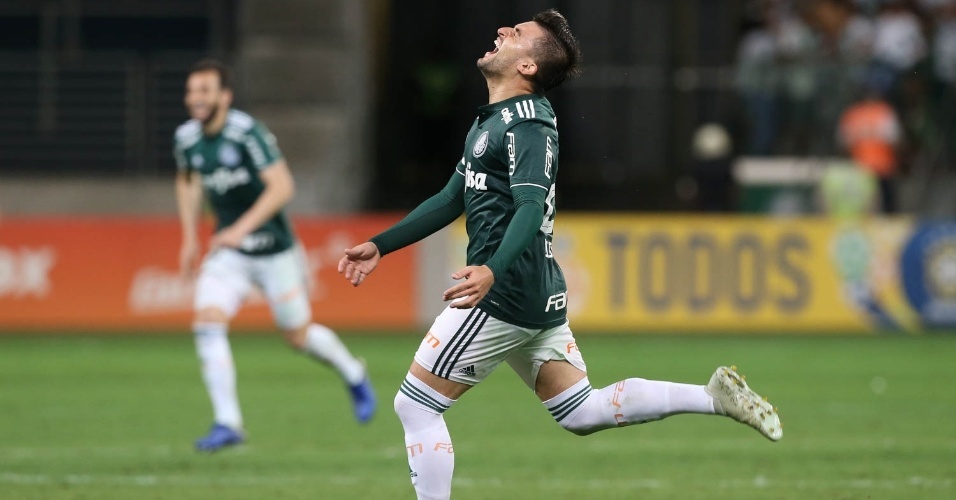 Mercado colorado: dirigente "marca" data para a vinda de reforços, e pai de Victor Luis fala sobre o Inter Victor Luis