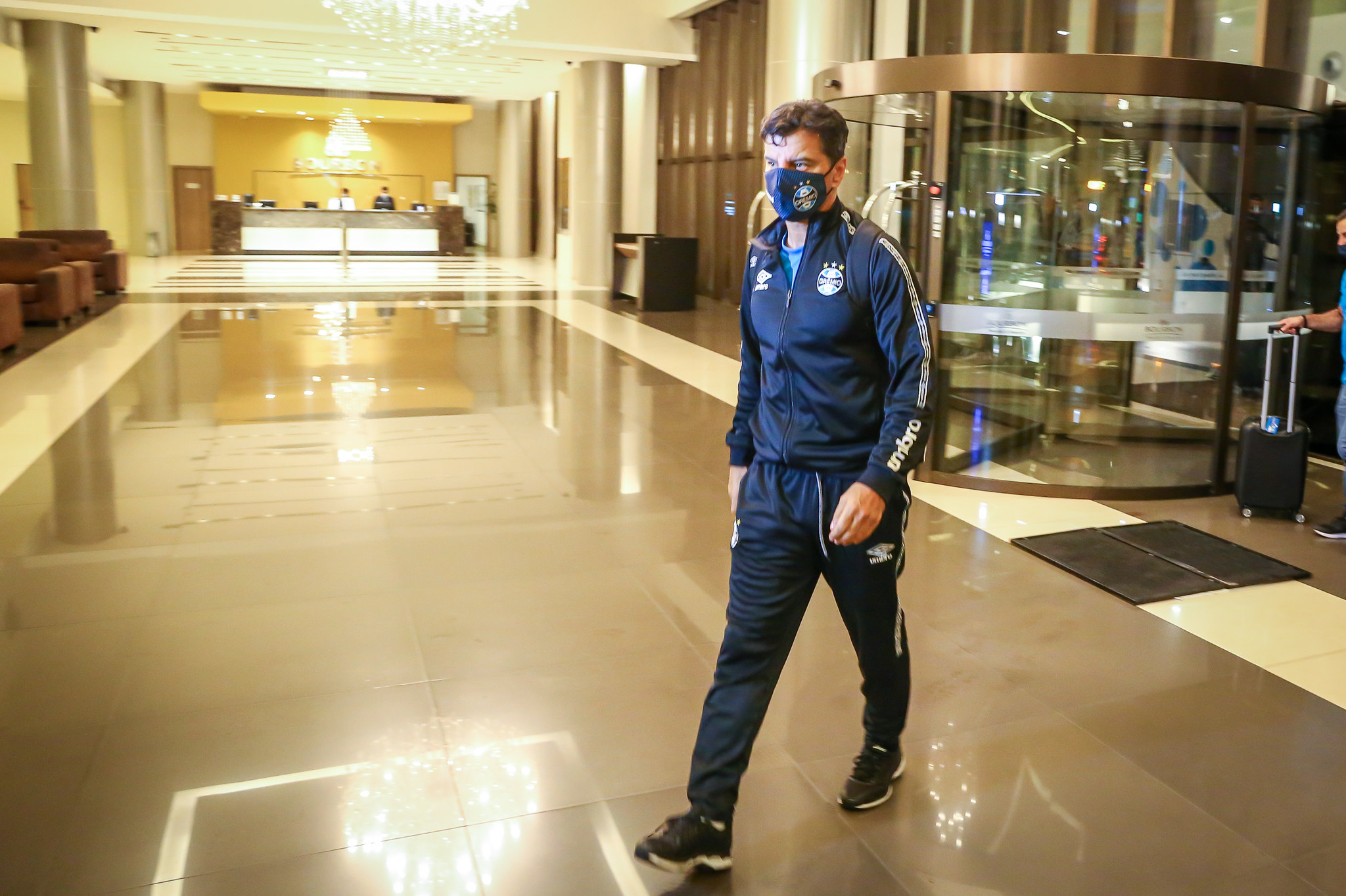Grêmio informa testes negativos de Covid-19 no Paraguai e confirma chegada de três "reforços" Grêmio