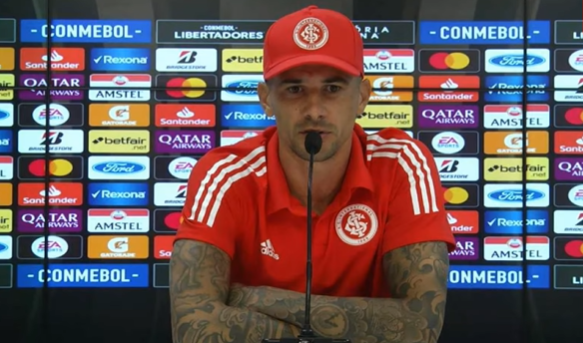 Cuesta vê Inter pronto para parar de "bater na trave" e fala sobre Taison: "Precisávamos de um cara desse tamanho" Cuesta