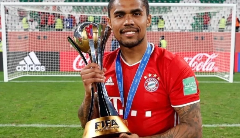 De volta para casa, relembre a trajetória do atacante Douglas Costa