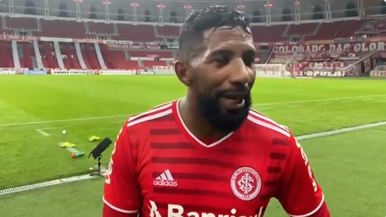 "Tô gaguejando, é que eu tô cansado": a resenha de Rodinei após brilhar em goleada do Inter Rodinei