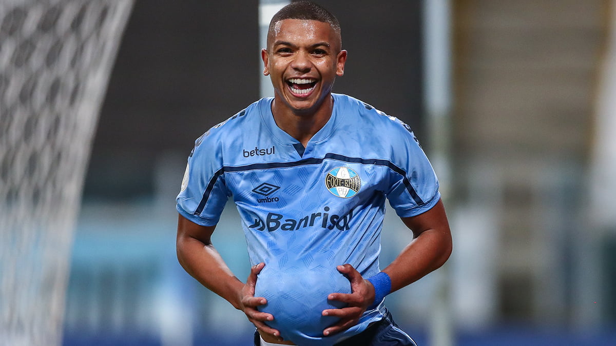 Após Grêmio confirmar rescisão, David Braz se manifesta na web negando mágoa com o clube: "Faz parte do futebol" David Braz