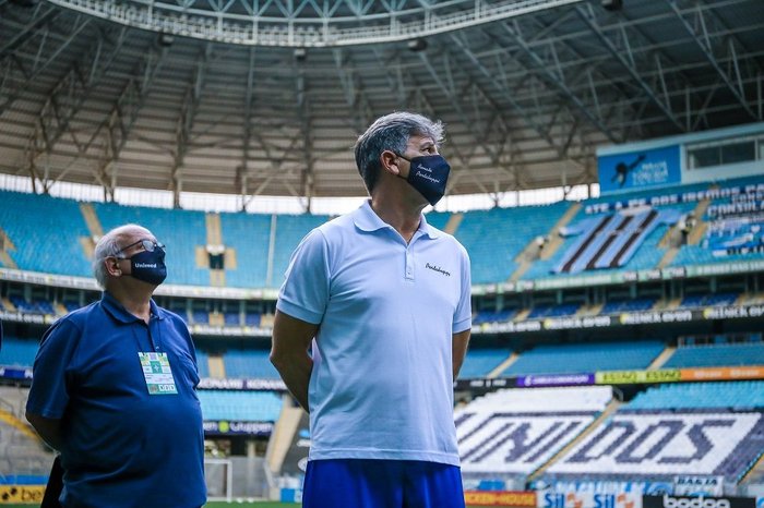 Rescisões pesam no bolso, e dirigente do Grêmio cita Thiago Neves como um dos erros de Renato: "Ele falhou um pouco" Renato