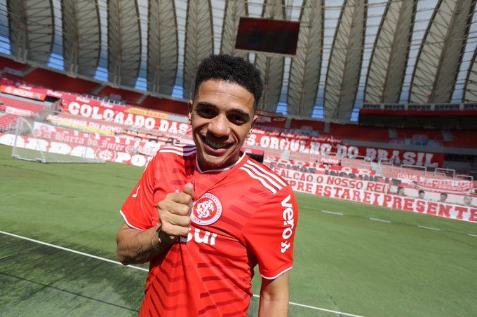 Taison confessa estar "morrendo de saudades" da torcida do Inter e cita jogadores perigosos do Atlético-MG: "Vai ser difícil" Taison