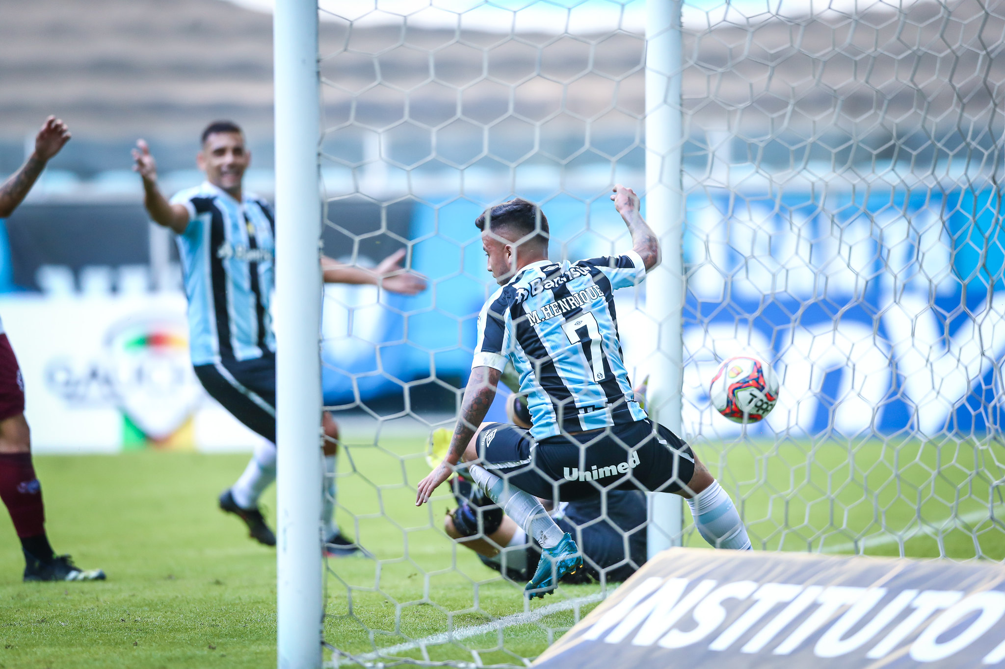 Coitada da perna? Jean Pyerre tira onda com Matheus Henrique, e jornalista critica Pitol: "Fez de propósito" Matheus Henrique