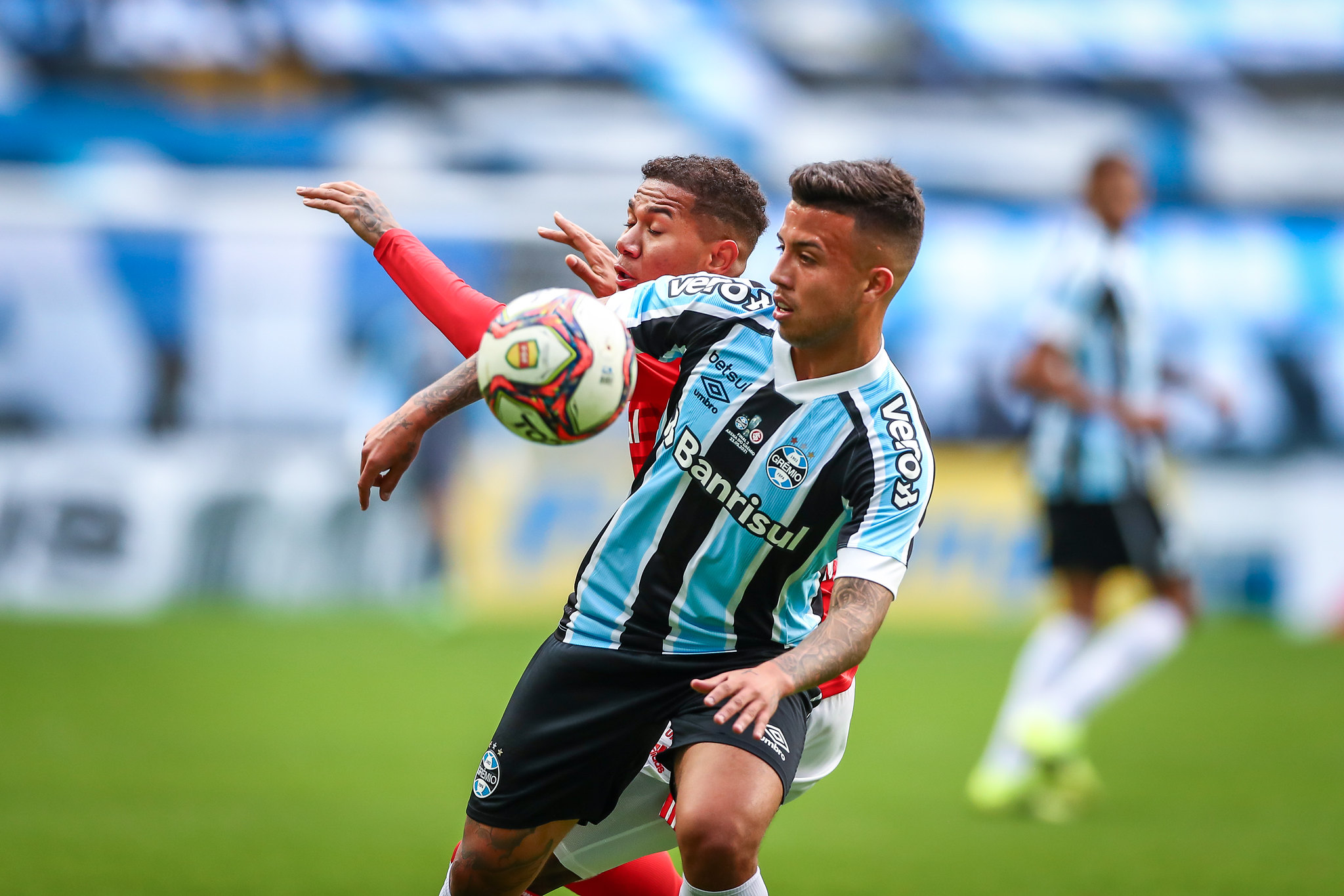 "Cheirinho é o meu...": Matheus Henrique aparece na live de Ferreira e deixa recado a Galhardo após conquista do Grêmio Grêmio