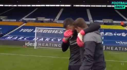 Ex-Inter, Alisson marca de cabeça no último minuto, chora e mantém Liverpool na briga pela Champions; assista Alisson