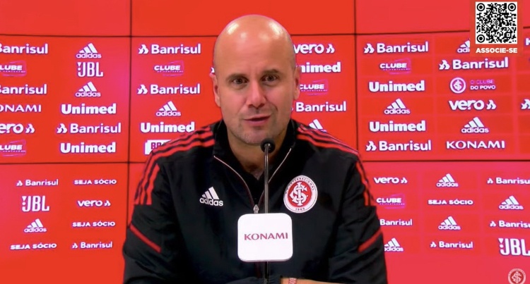 Ramírez explica Caio Vidal no fim da fila, não vê Grêmio superior e diz que Zé Gabriel não erra sozinho: "Vejo o dia a dia" B62289EE-A831-4BB9-A0CE-B5FE6B40F392