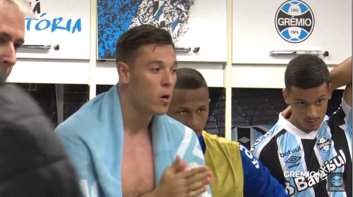 VÍDEO - Antes de goleada, Churín comandou discurso de motivação no vestiário: "Primeiro, o Grêmio" Churín