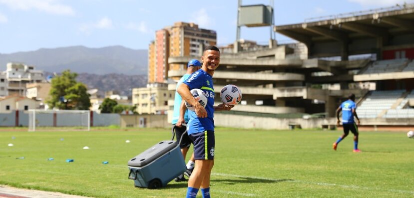 Grêmio deverá ser comandado por analista de desempenho e Maicon e Darlan estão fora por motivos distintos, diz jornalista Darlan