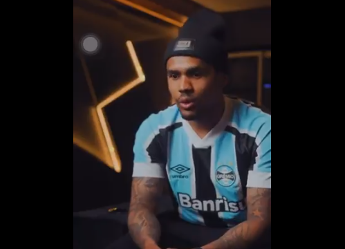 Em vídeo vazado, Douglas Costa agradece Geromel por retorno e fala como jogador do Grêmio: "Momento justo para voltar" Douglas Costa