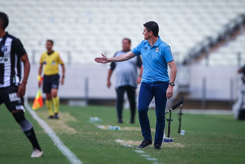 Auxiliar de Tiago Nunes explica Jean Pyerre e Kannemann no banco e sai em defesa de Ruan: "Dar moral para o atleta" Evandro