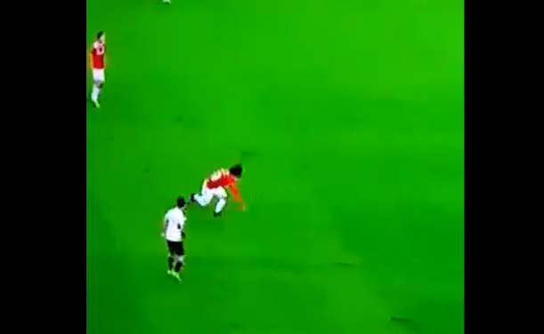 Falta do gramado? Nonato tira onda com próprio tombo em goleada do Inter na Libertadores; assista Nonato