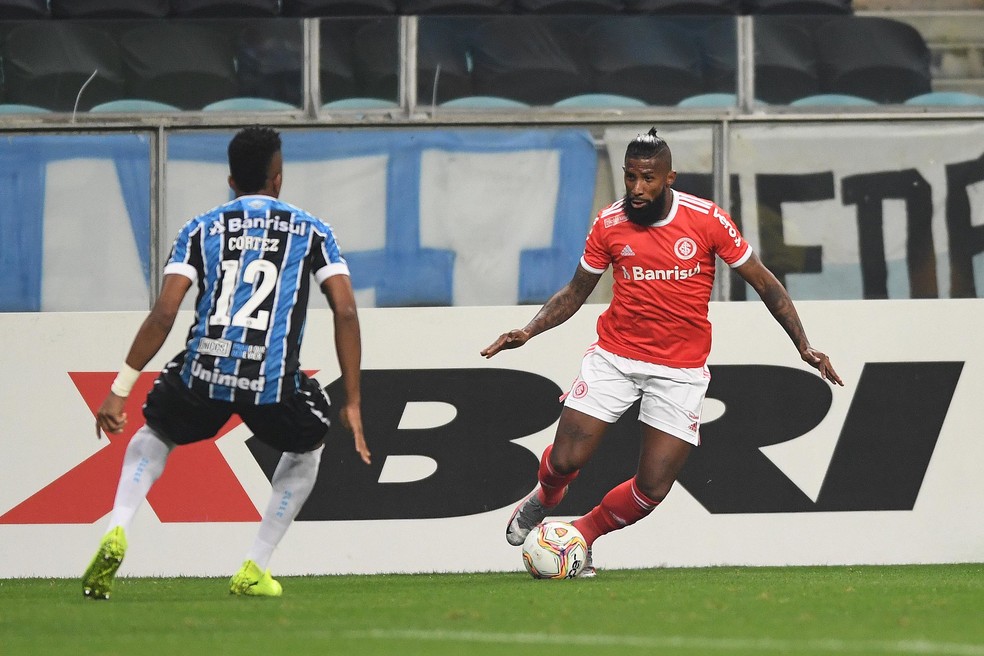 Rodinei lembra que já marcou Everton Cebolinha e Pepê e nega brincadeiras com Rafinha antes do jogo: "Não quero falar" Rodinei