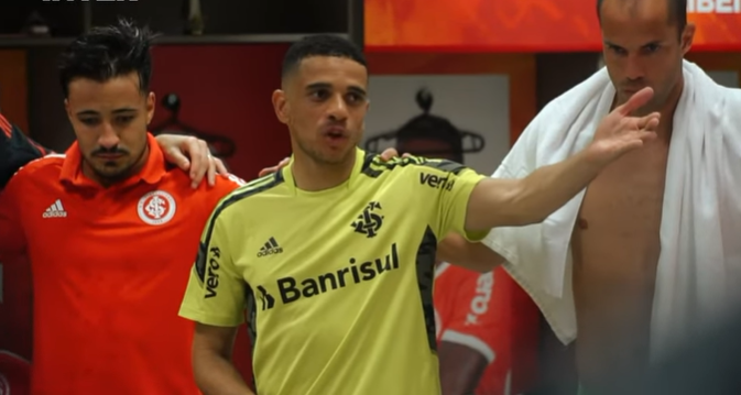 Palavra do capitão: o recado e o pedido de Taison para os atuais jogadores reservas do Inter Taison