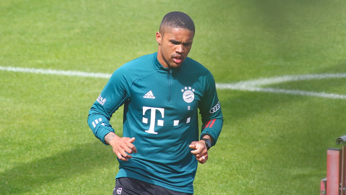 Douglas Costa começa a seguir jovens do Grêmio e rebate torcedor que insinuou que sua irmã é colorada: "Tá doido?" Douglas Costa