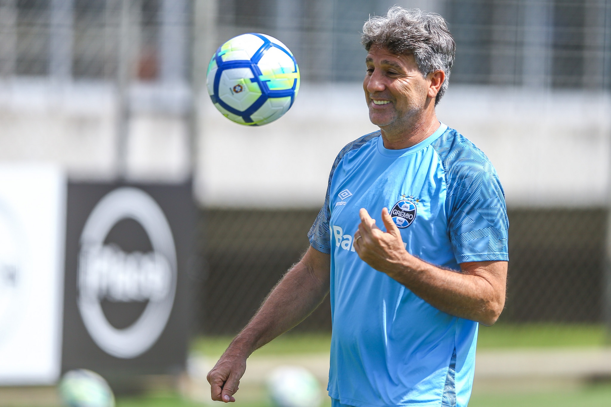Renato volta a ser citado em entrevista de dirigente do Grêmio: "Jogadores sentem falta, atuavam mais à vontade" Renato