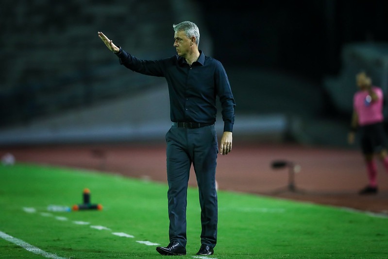 Após goleada, Tiago Nunes recorda título da Sul-Americana e responde se conta com Jean Pyerre e Pepê para o Gre-Nal Tiago Nunes