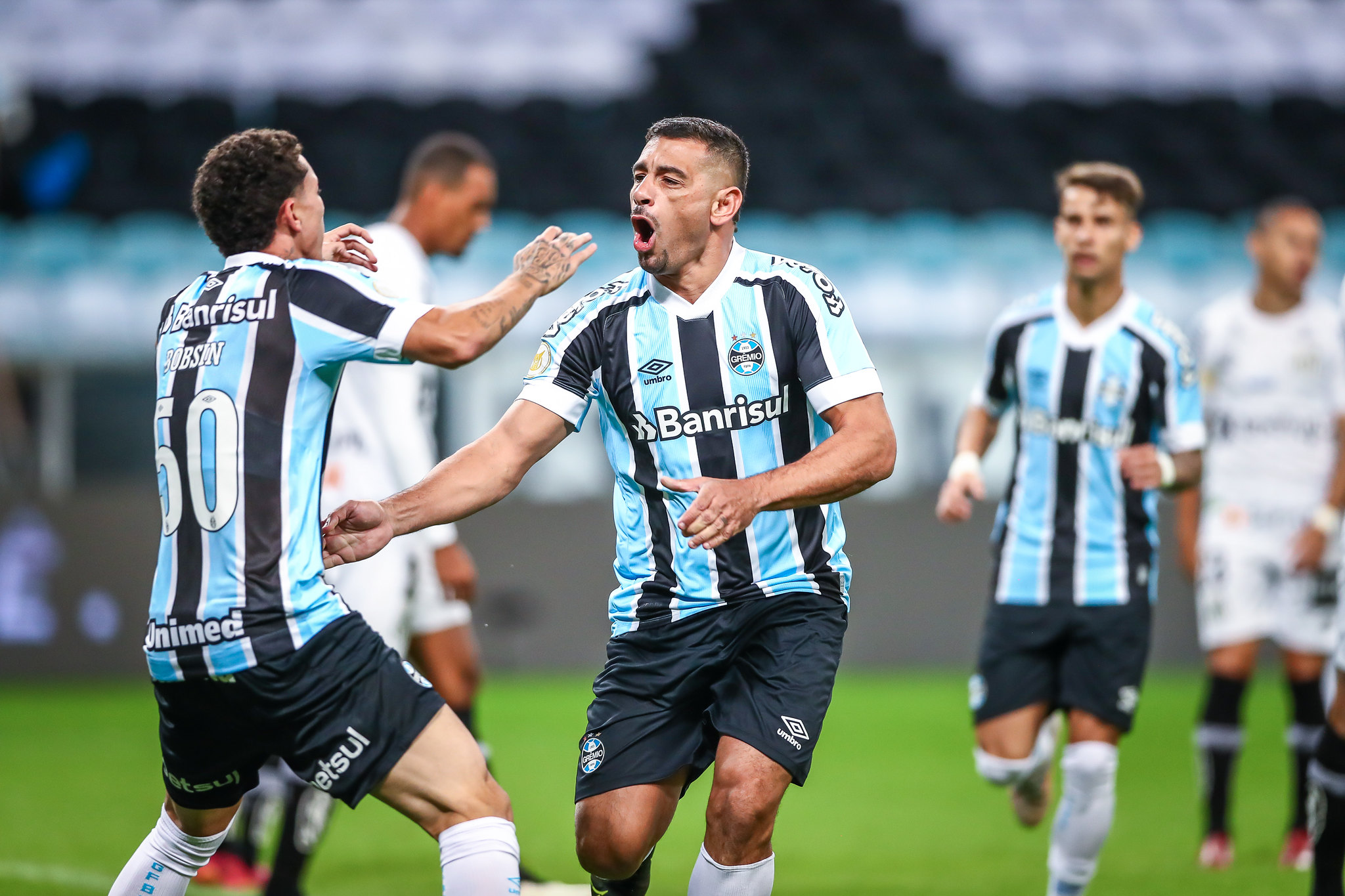 Fortaleza vê colocação atual do Grêmio como "ilusória" e rasga elogios antes de duelo: "Grande referência para todos" Grêmio