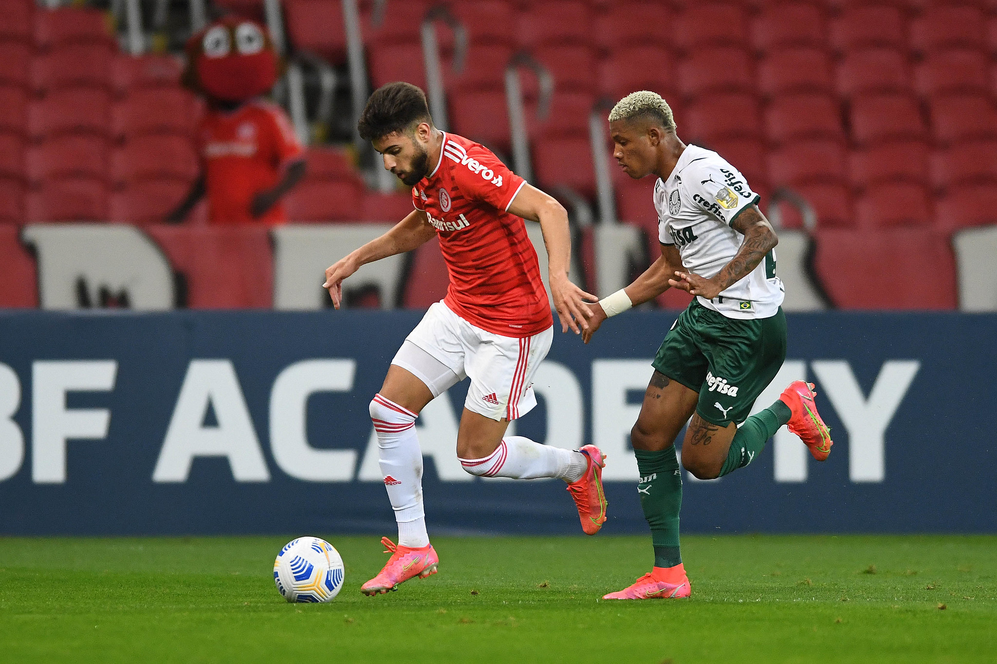 Inter perde com um a mais, chega a 7 jogos sem vencer no Beira-Rio e Yuri Alberto tem dificuldades para explicar jejum Yuri Alberto