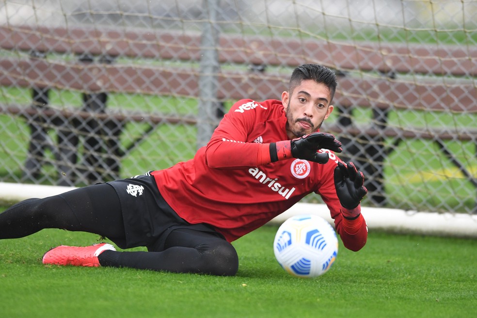 Em alta, Daniel assina oficialmente novo contrato com o Inter e celebra momento: "Aqui me sinto em casa" Daniel