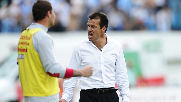 Últimas do Inter: recado para Dunga, dúvida no time titular para quarta e ausência de dois jogadores Dunga - Inter