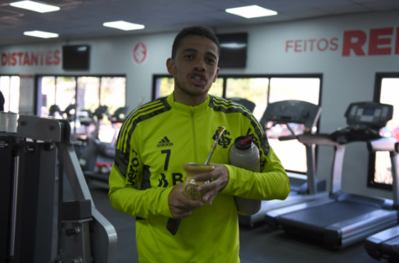 Tem endereço? Taison faz postagem enigmática após partida do Inter: "Você precisa conquistar o que o dinheiro não compra" Taison