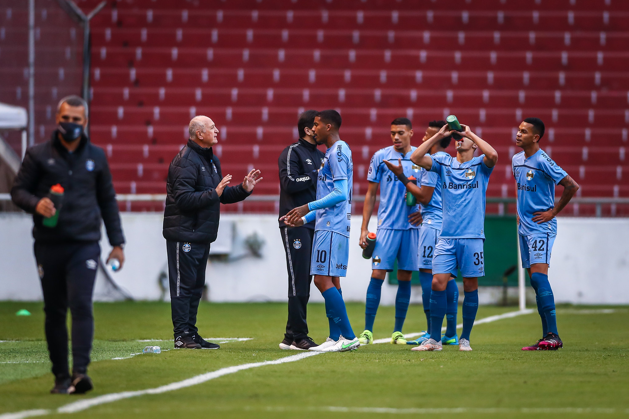 Felipão ganha até quatro "reforços" e poderá armar time mais encorpado contra o Fluminense, que faz elogios ao Grêmio Grêmio