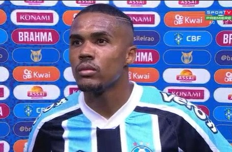 Após outra derrota, Douglas Costa opina sobre real problema do Grêmio e fala da situação de Tiago Nunes Douglas