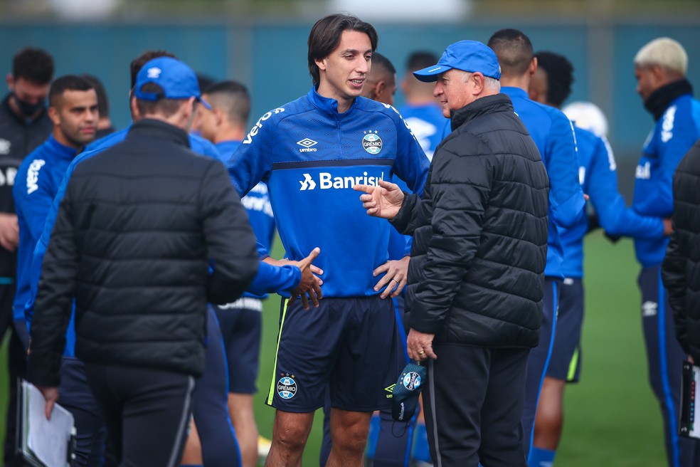 Felipão age nos bastidores para aliviar tensão com retomada de resultados e dá esperança à direção: "Grêmio virando Grêmio" Felipão