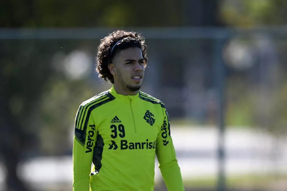 Nonato no Fluminense e proposta por Paulinho: antes do Olimpia, dirigente atualiza mercado do Inter Nonato