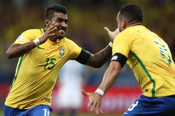 No radar do Grêmio, Paulinho se irrita com matéria de jornalista e faz desabafo sobre o futuro da carreira Paulinho