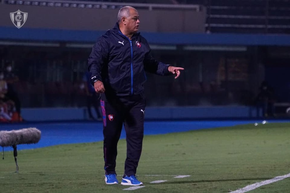 Filho do ex-lateral Arce, atual técnico do Cerro, morre após grave acidente de carro; Grêmio manifesta luto Arce