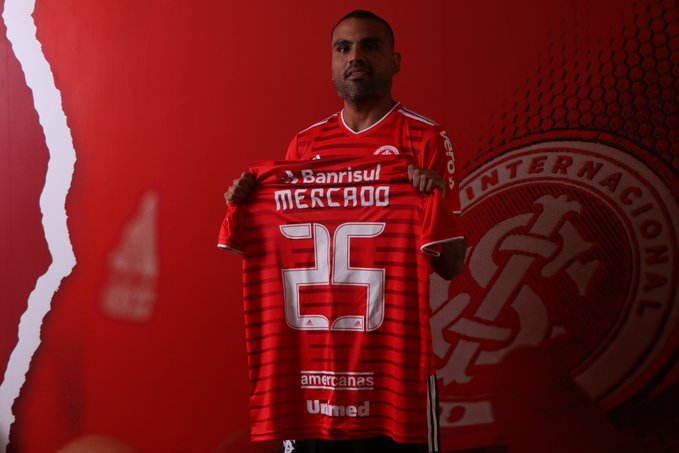 Mercado ganha camisa 25, diz que vem sendo mais zagueiro e revela conversa com D'Alessandro: "Fala maravilhas do Inter" Mercado
