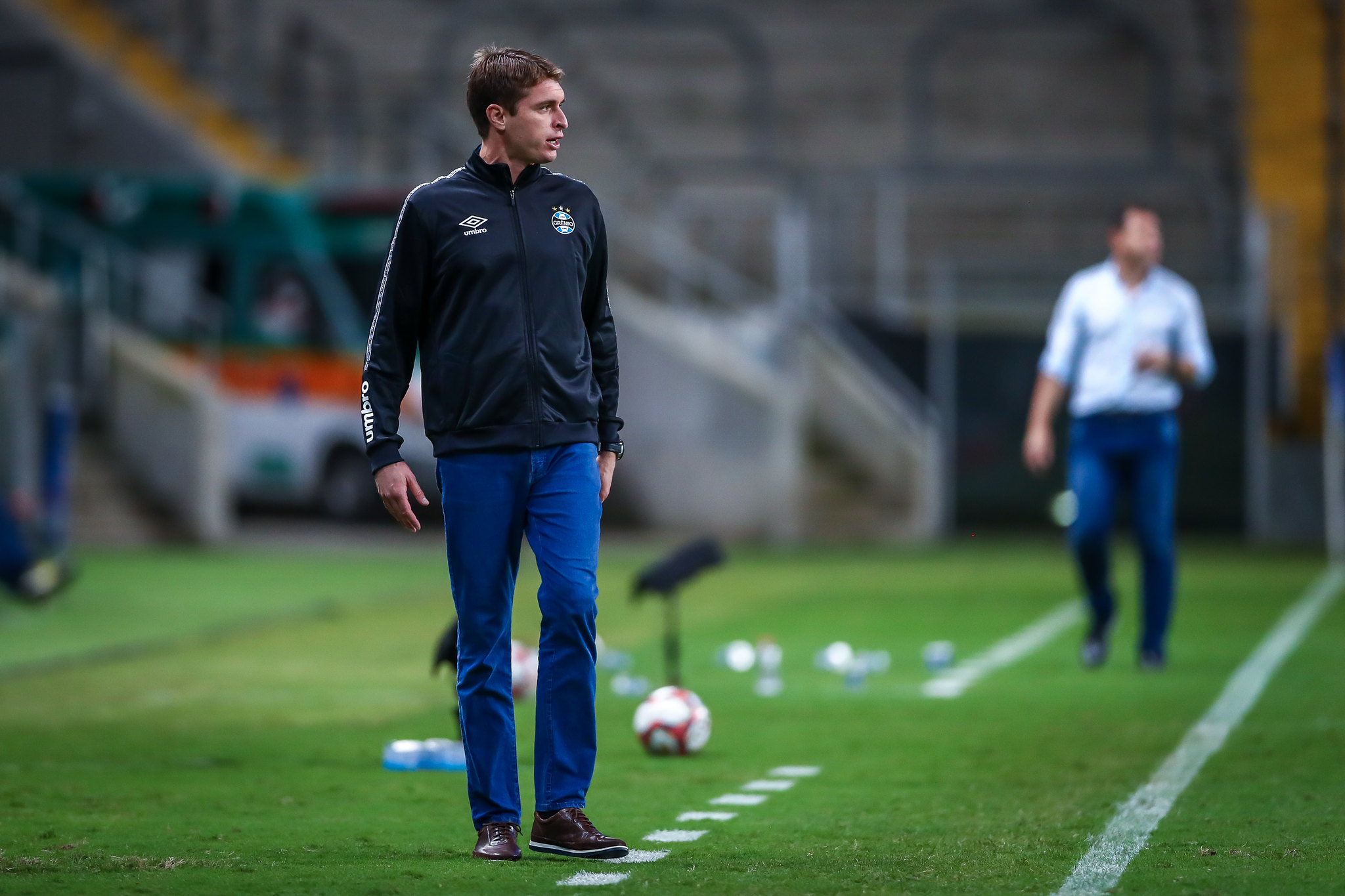 Presidente a favor de Renato, jogadores receosos por Felipão e solução caseira: como o Grêmio "anunciou" Thiago Gomes Gomes