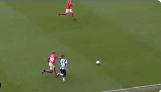 "Vitória" de Patrick em disputa na corrida com Douglas Costa no Gre-Nal repercute entre colorados na web Patrick
