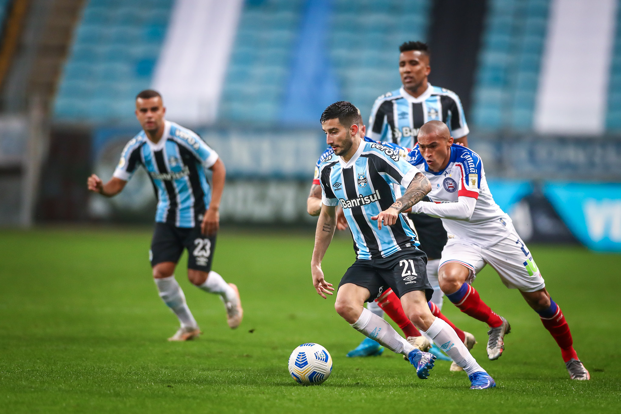 Felipão compara Villasanti a volante histórico do Grêmio e pede elogios a Lucas Silva: "Vem nos ajudando" Villasanti