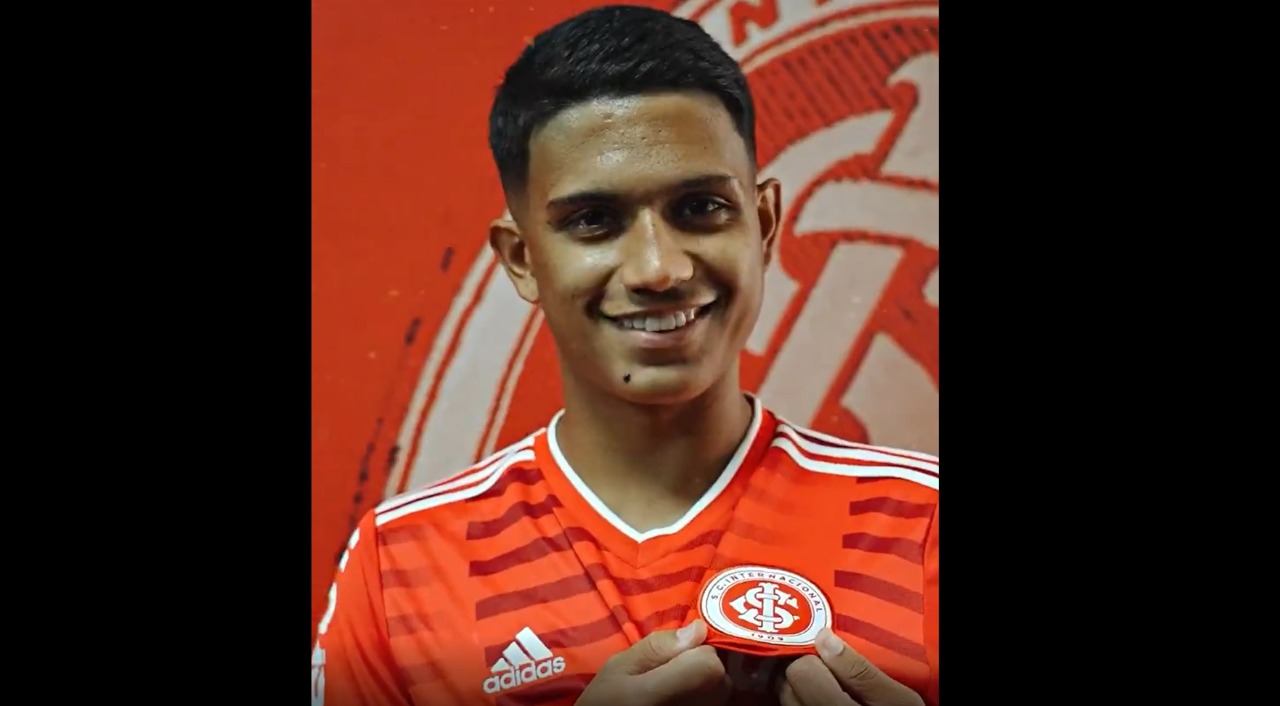 Alternativa para o ataque, Gustavo Maia é anunciado oficialmente pelo Inter com opção de compra: "Figura frequente nas seleções de base" B53071A5-D657-439F-819D-CD4F2B765B50