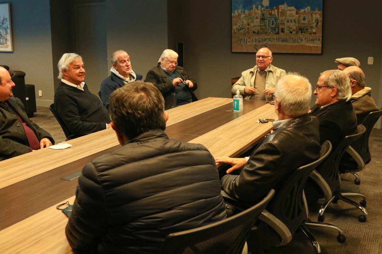Obino, Odone e mais: "preocupado" com futebol, Bolzan se reúne com ex-presidentes e admite decepção com Ferreira Bolzan
