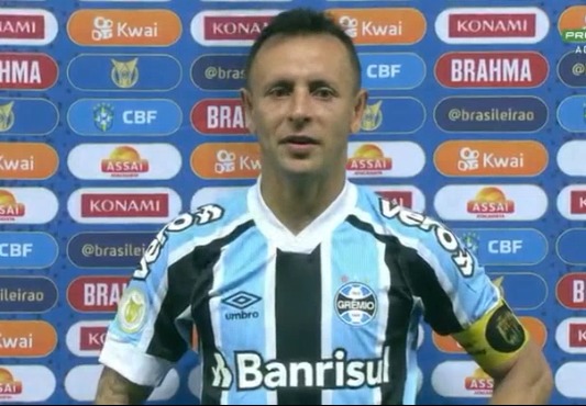 De volta ao time, Rafinha vê vitória com a "cara do Grêmio" e mostra otimismo: "Não existe tempestade eterna" Rafinha