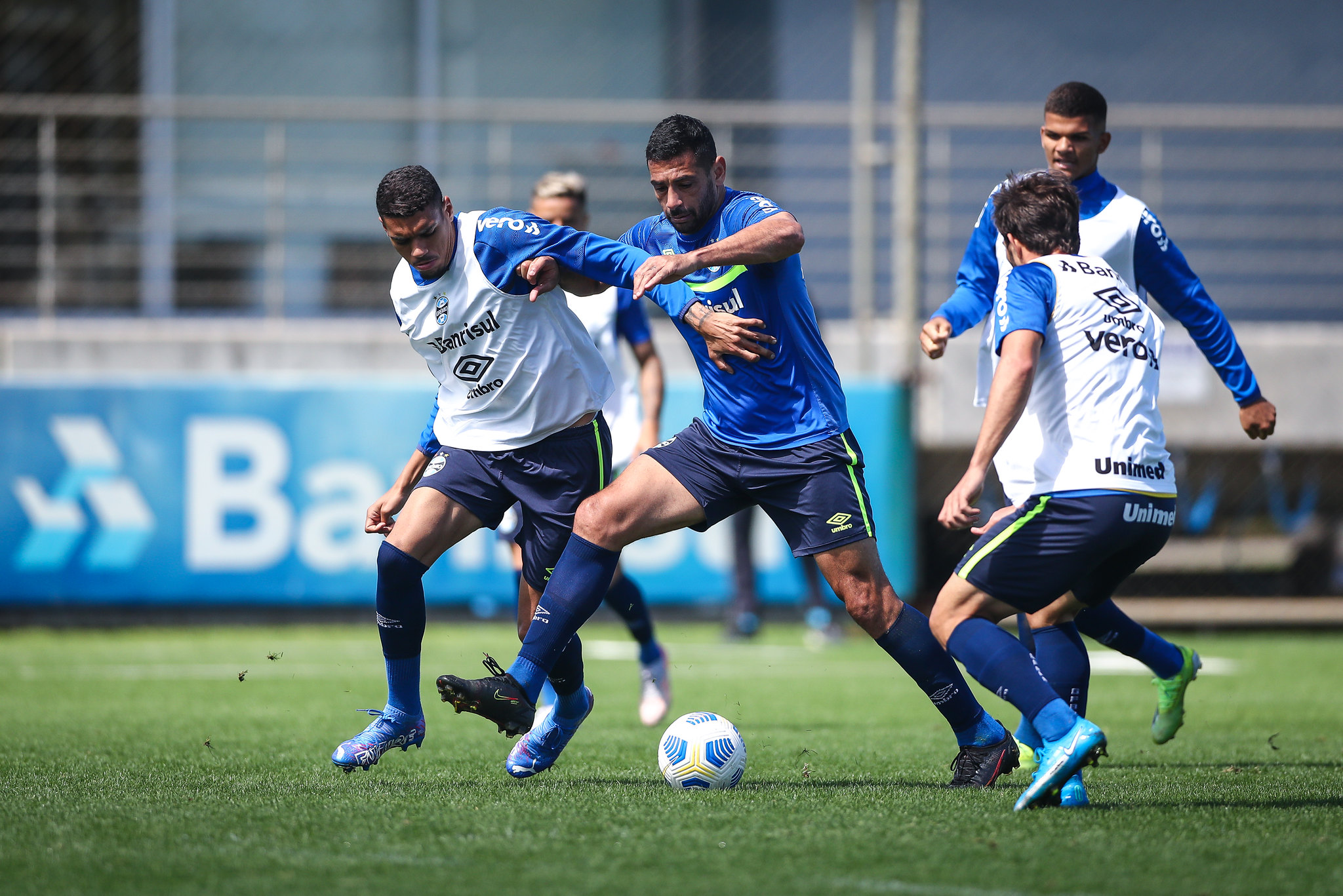 Últimas do Grêmio: Diego Souza com lesão confirmada, Ferreira de volta aos treinos e Leonardo Gomes presente Diego Souza