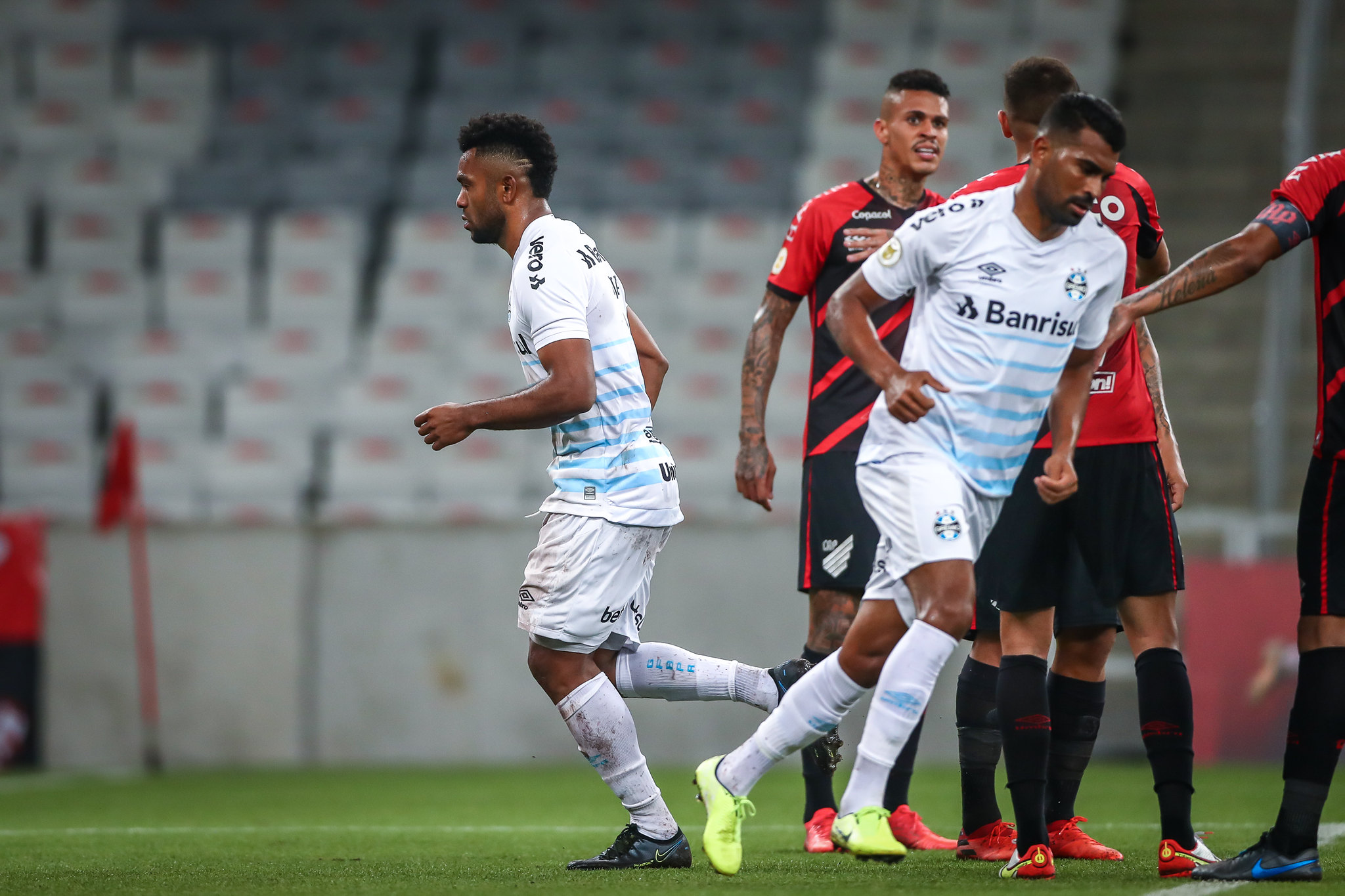 Grêmio perde chance de deixar o Z4, não vê campeonato resolvido e projeta "respirar melhor daqui a sete, oito jogos" Grêmio