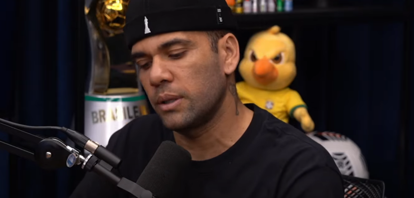 Antes cotado no Inter, Daniel Alves abre o jogo sobre futuro e revela única proposta que o fez "balançar" Daniel Alves