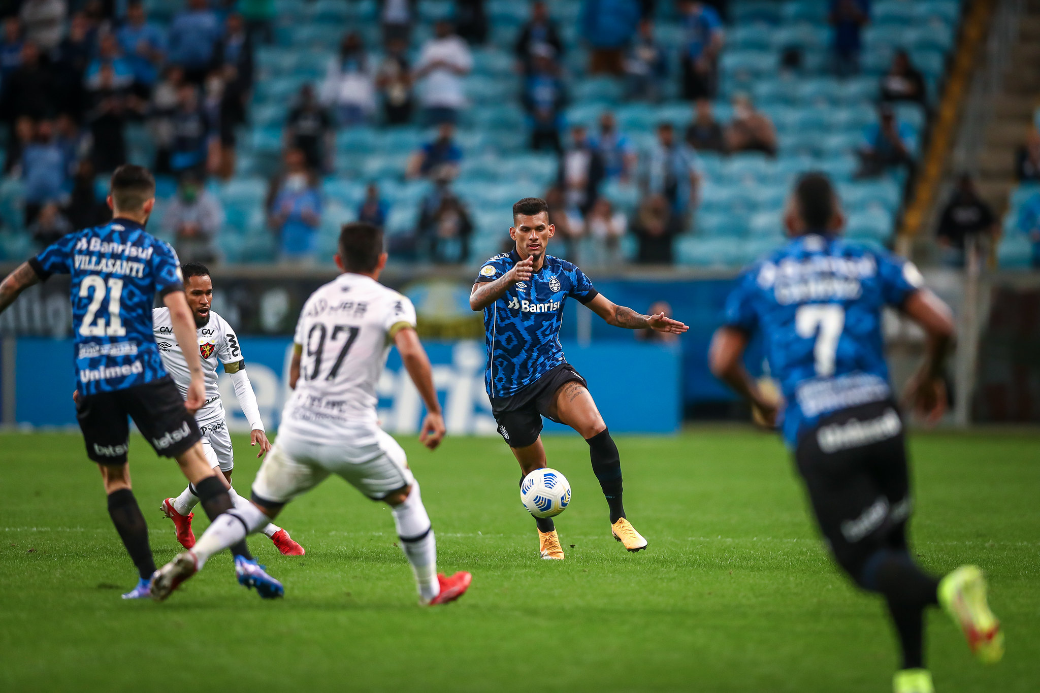 Forte discussão após derrota e pedido dos jogadores a Felipão: Grêmio tem bastidores quentes e busca controlar crise Grêmio