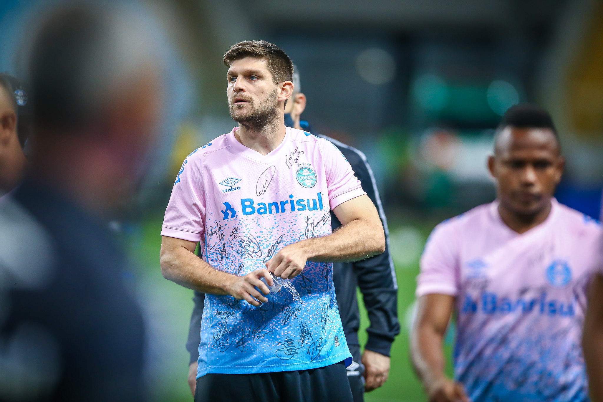 Kannemann opina sobre estreia da Argentina e cita contrato até fim do ano com o Grêmio: "Depois não sei" Grêmio
